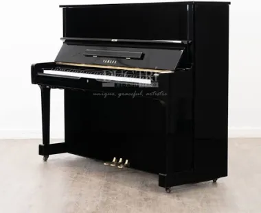 YAMAHA U1G